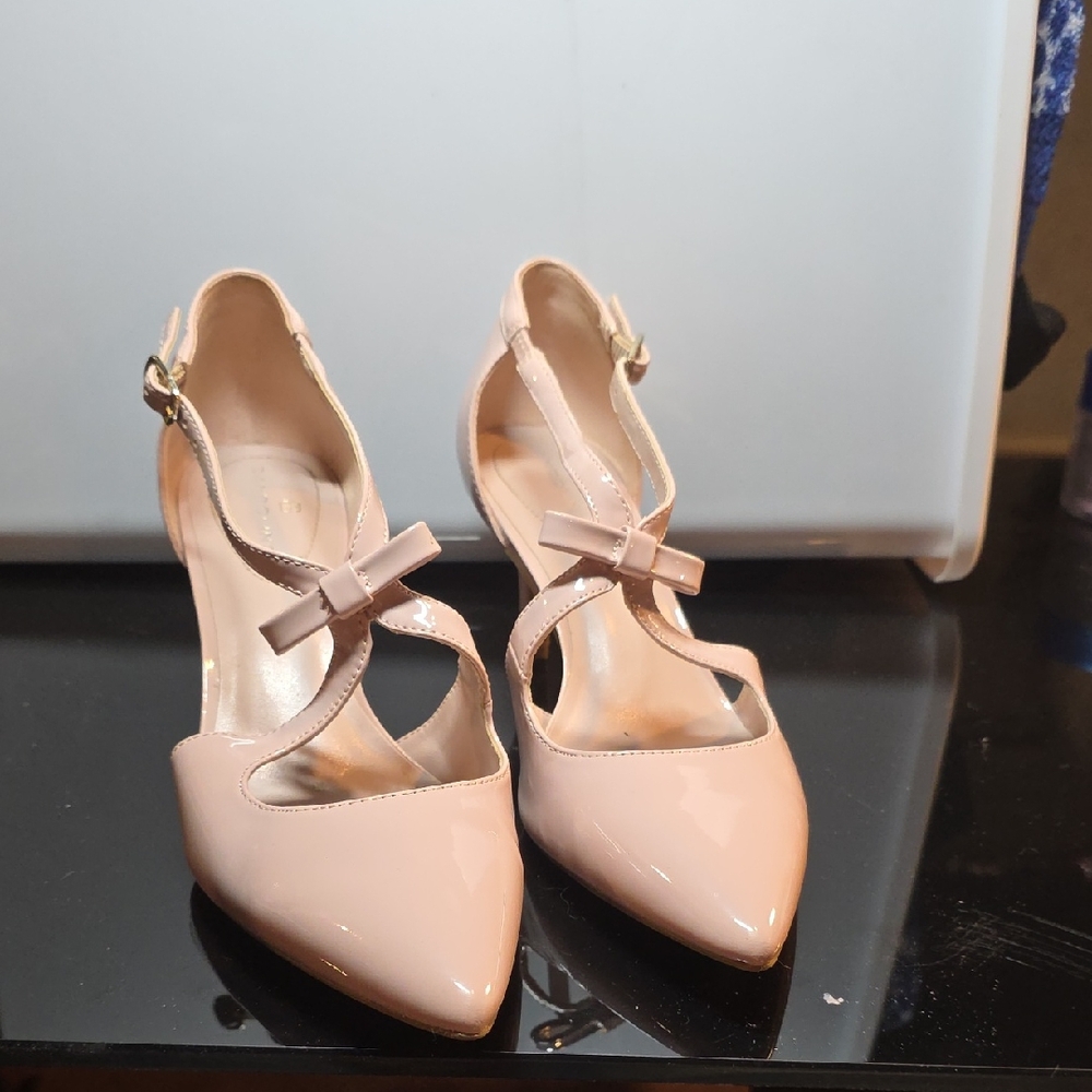 Bandolino Nude Pink Heels with Bow Detail
